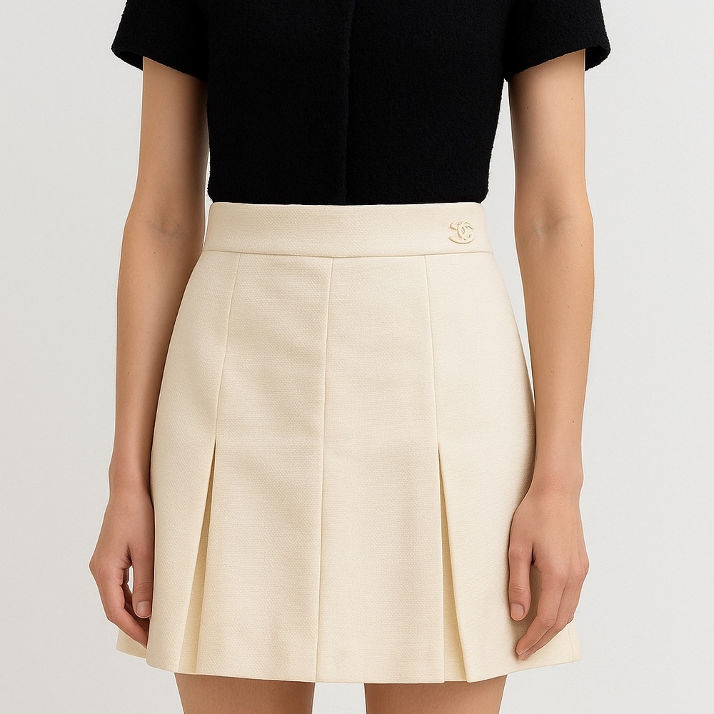 CHANEL Cream Mini Skirt with Pleats